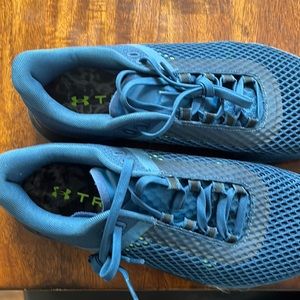 New mens under armour sneakers - never worn sz 10